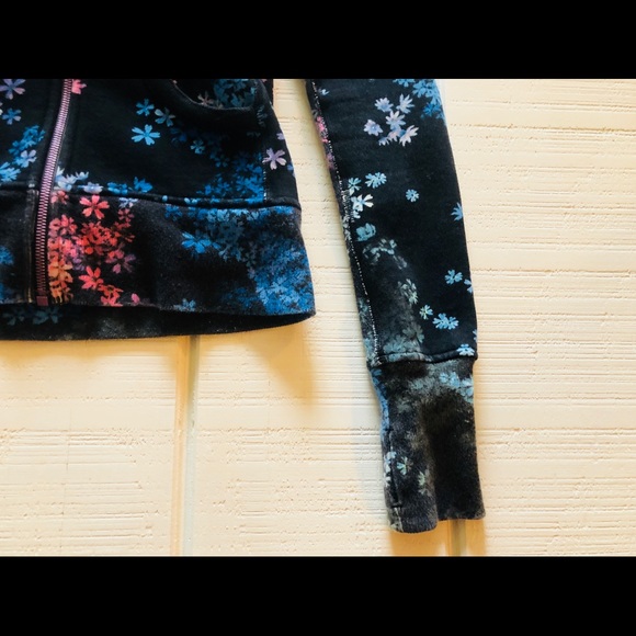 Lululemon - Picture 3 of 7